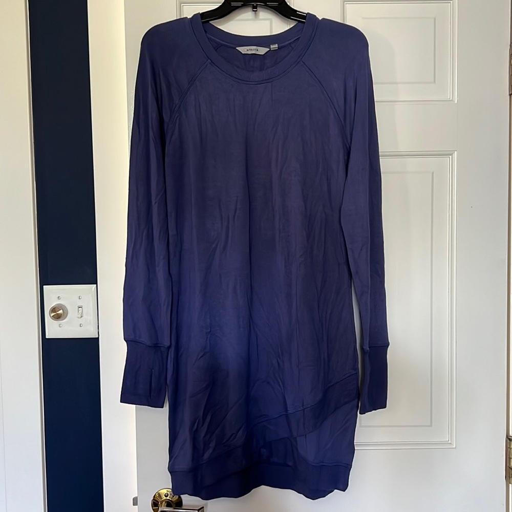 NWT Athleta criss cross dress in navy blue. Size M.